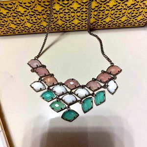 *** SOLD***. Kendra Scott Hollis necklace in excellent condition. HTF.